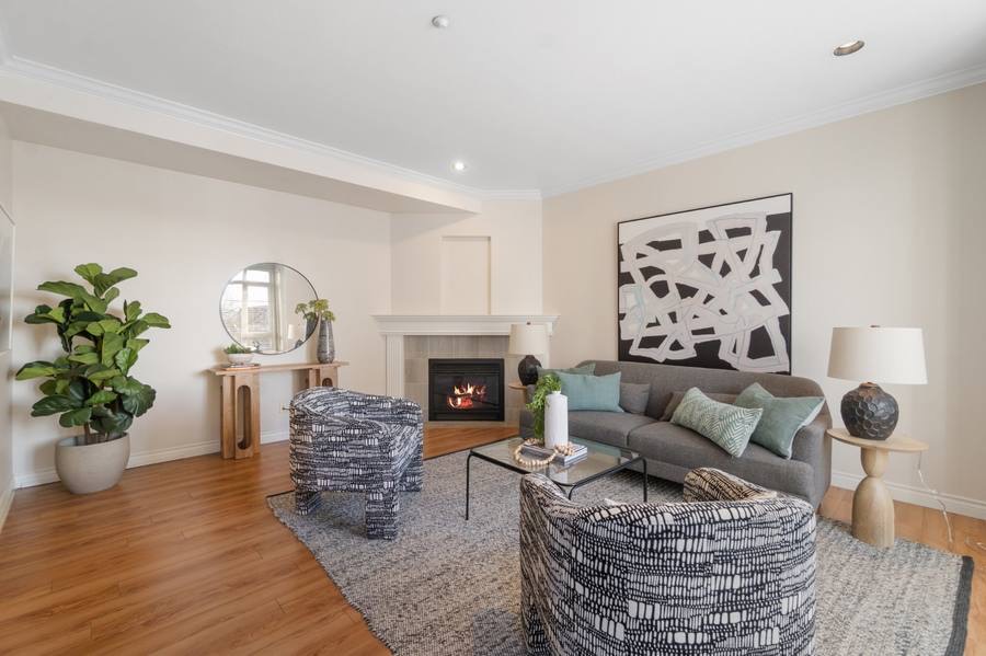 2-119 E 6th Street North Vancouver sold townhouse kitchen dining